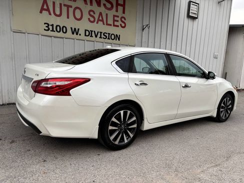 Used 2016 Nissan Altima 2.5 SV w/ Convenience Package image 3