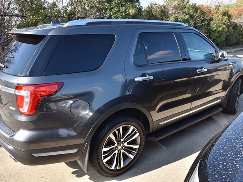 Used 2019 Ford Explorer Platinum image 6