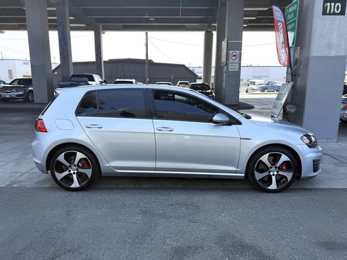 Used 2017 Volkswagen GTI SE image 4