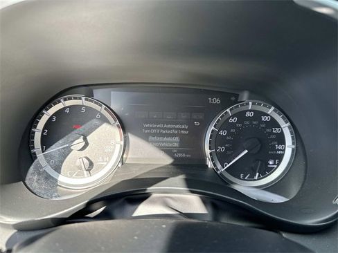 Used 2024 Toyota Highlander XLE image 30