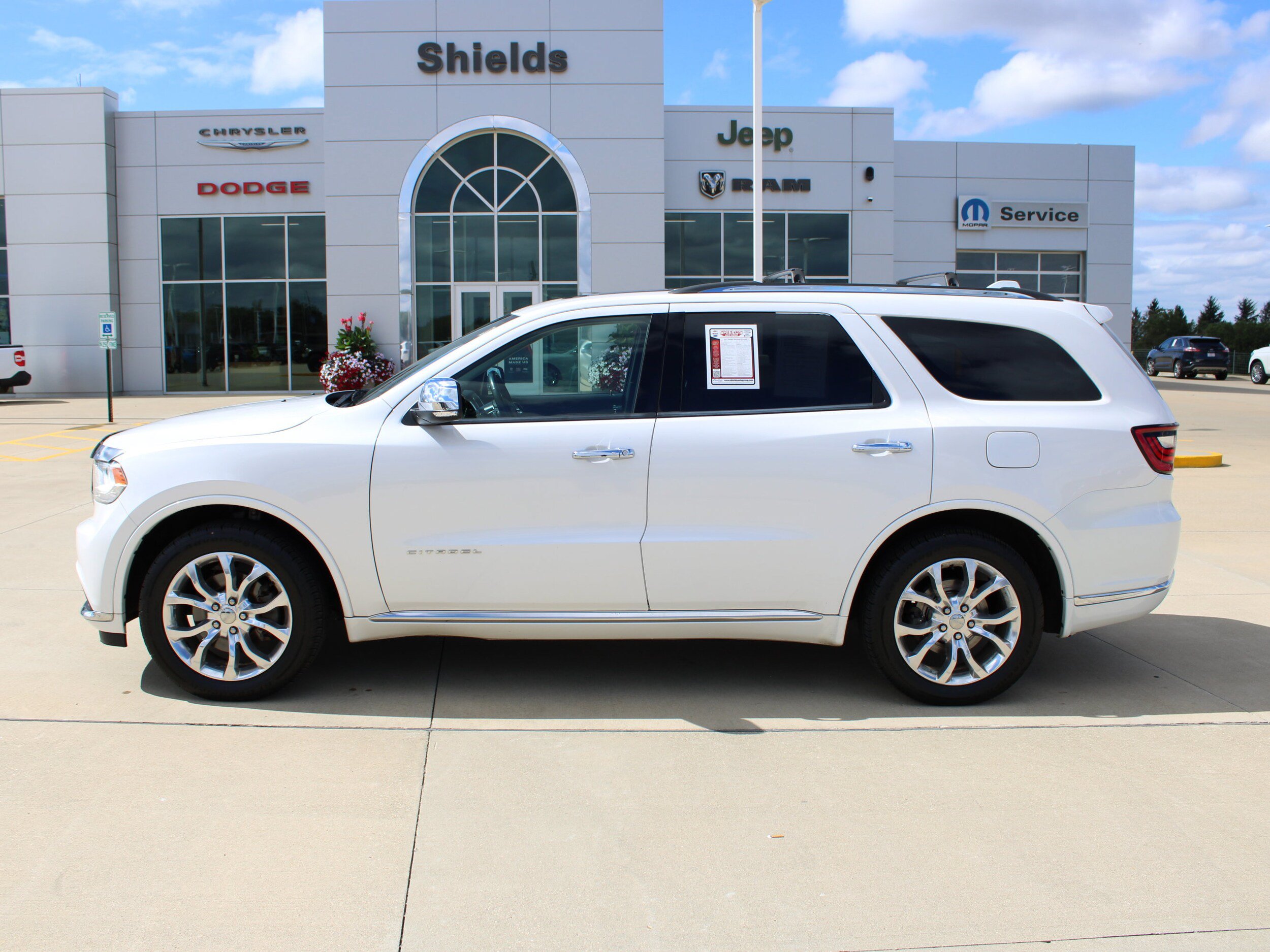 Used 2017 Dodge Durango Citadel w/ Technology Group AWD/4WD image 2
