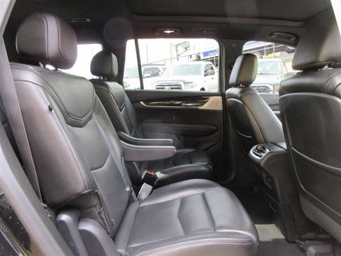 Used 2020 Cadillac XT6 Premium Luxury image 29