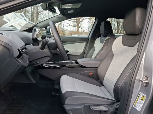 New 2025 Volkswagen ID.4 Pro AWD/4WD image 9