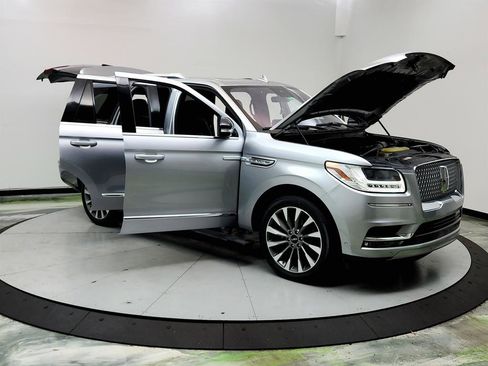 Used 2020 Lincoln Navigator Reserve image 10