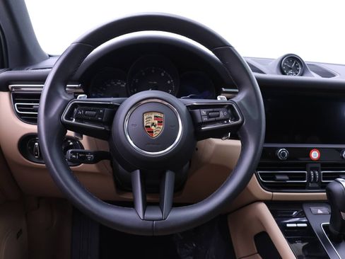 Used 2025 Porsche Macan image 23