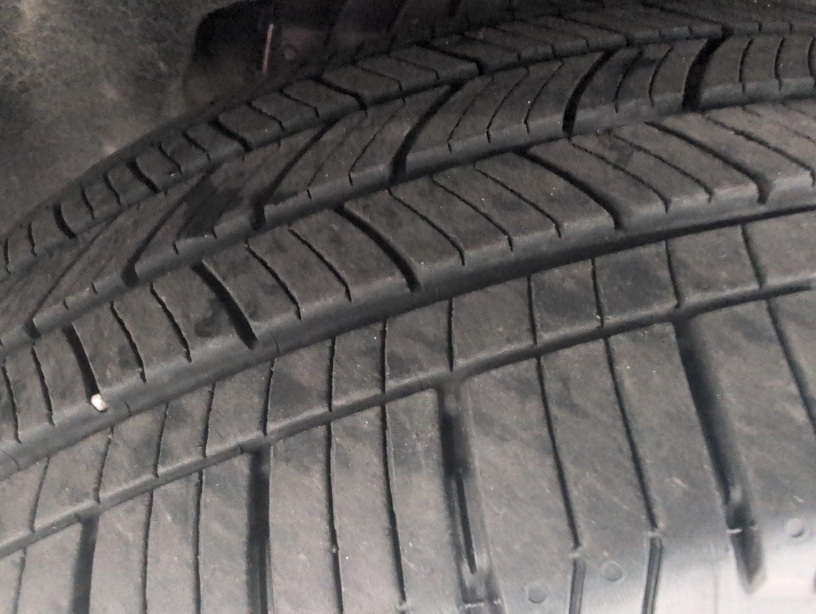 Used 2024 Ford Explorer XLT w/ Equipment Group 202A AWD/4WD image 4