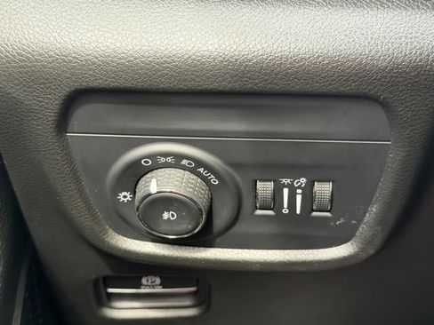 Used 2022 Jeep Grand Cherokee L Limited w/ Luxury Tech Group II image 35