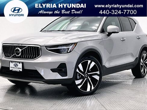 Used 2023 Volvo XC40 B5 Ultimate w/ Climate Package image 1