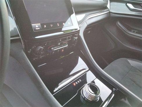 Used 2023 Jeep Grand Cherokee L Laredo image 33