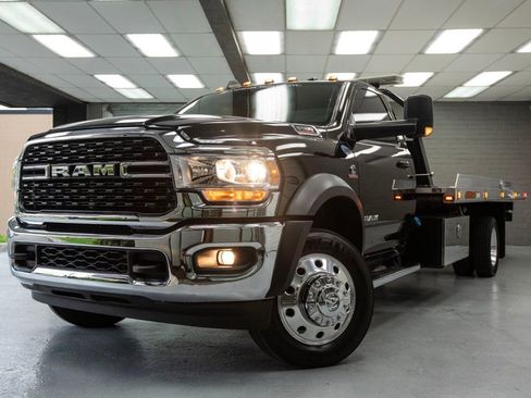Used 2022 RAM 5500 SLT w/ Quick Order Package 2YG SLT RWD image 2