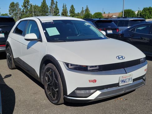 Used 2024 Hyundai Ioniq 5 SE RWD image 3