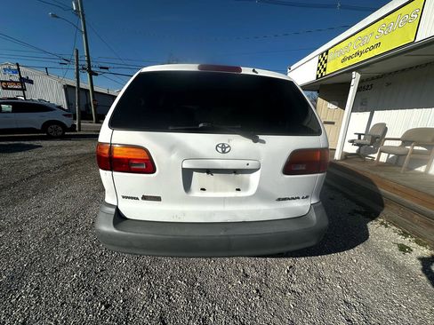 Used 1998 Toyota Sienna LE image 3
