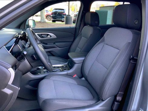 Used 2023 Chevrolet Traverse LT image 8