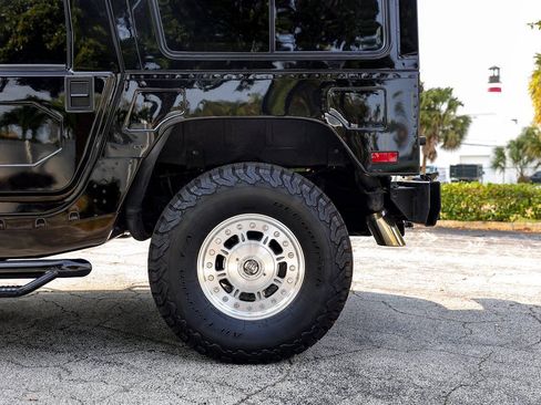 Used 2004 HUMMER H1 4-Door Wagon AWD/4WD image 10