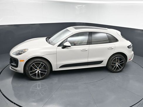 Used 2025 Porsche Macan AWD/4WD image 14