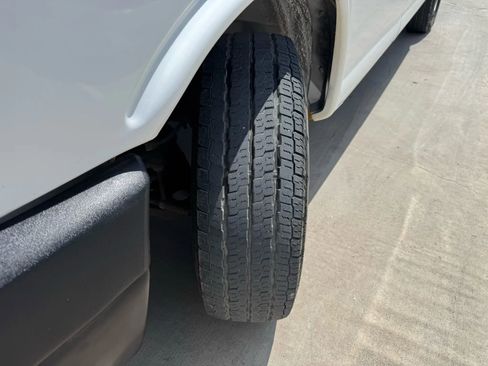 Used 2011 Chevrolet Express 2500 LS image 16