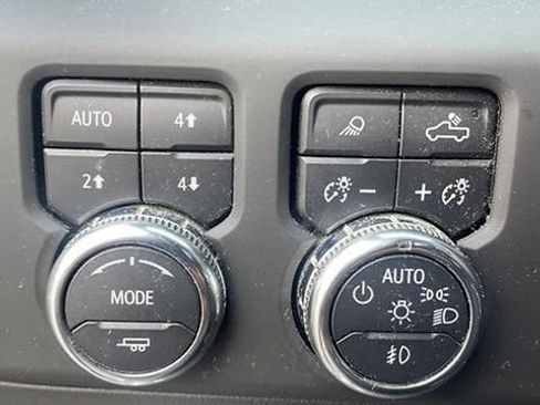 Used 2023 GMC Sierra 1500 AT4 w/ AT4 Premium Package AWD/4WD image 7