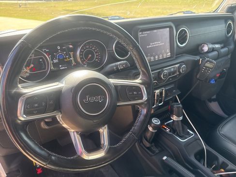 Used 2022 Jeep Gladiator Overland w/ Popular Equipment Package image 11