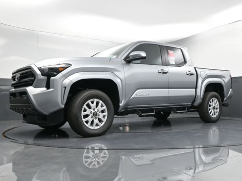 Used 2024 Toyota Tacoma SR5 w/ SR5 Upgrade Package image 26