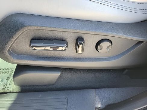 Used 2024 Honda Pilot Touring image 10