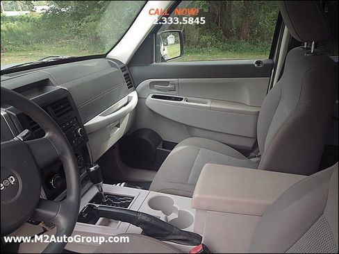 Used 2008 Jeep Liberty Sport image 12