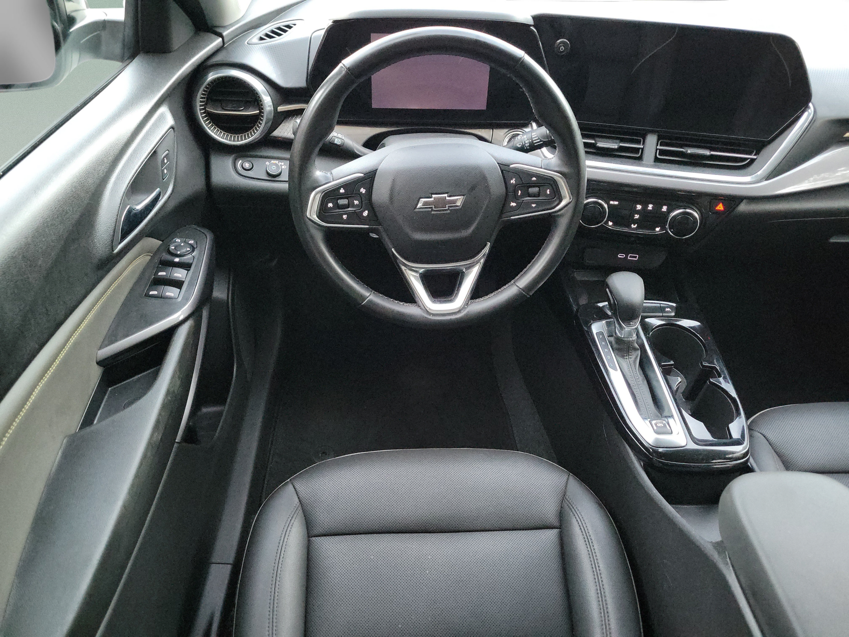 Used 2024 Chevrolet Trax ACTIV w/ Sunroof Package FWD image 12