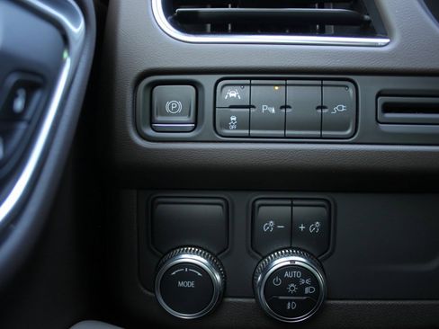 Used 2021 GMC Yukon XL SLT image 13