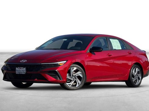 Certified 2025 Hyundai Elantra SEL image 2