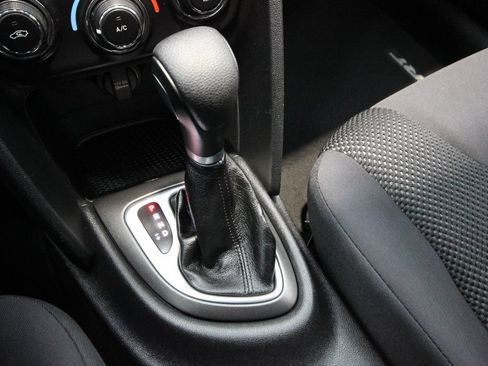 Used 2015 Dodge Dart SE w/ Convenience Group FWD image 19