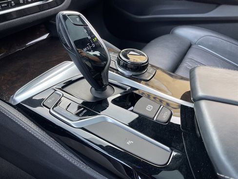 Used 2018 BMW M550i xDrive image 29