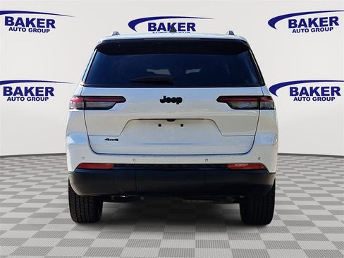 Used 2023 Jeep Grand Cherokee L Laredo image 4