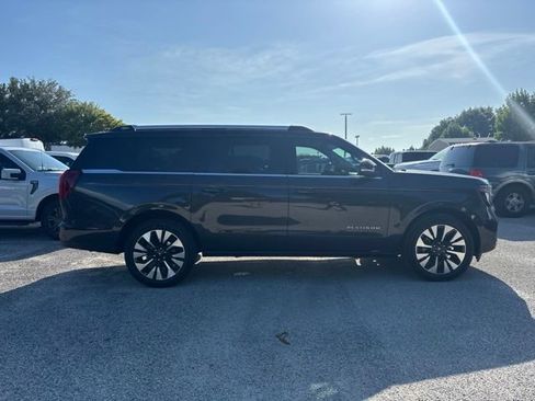 Used 2025 Ford Expedition Max Platinum w/ Platinum Ultimate Package AWD/4WD image 4