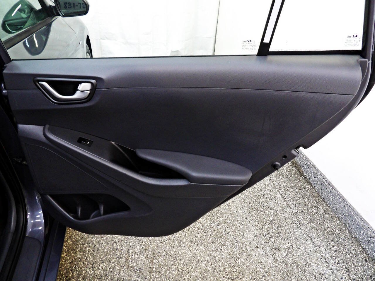 Used 2018 Hyundai Ioniq Blue FWD image 12