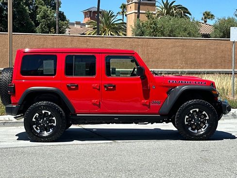 Used 2025 Jeep Wrangler Unlimited Rubicon 4xe w/ Convenience Group AWD/4WD image 3
