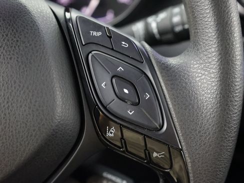 Used 2020 Toyota C-HR LE FWD image 22