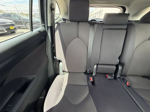 Used 2025 Toyota Highlander LE FWD image 40
