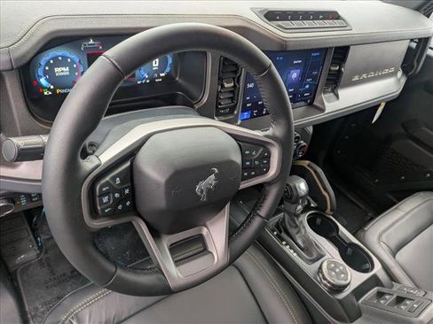 New 2025 Ford Bronco Badlands image 3