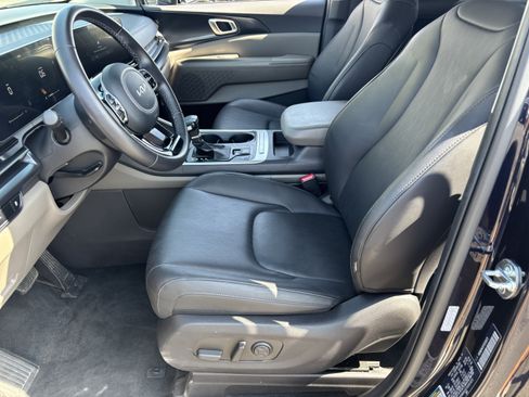 Certified 2026 Kia Carnival FWD image 17
