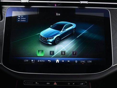 Used 2025 Mercedes-Benz E 350 Sedan image 40