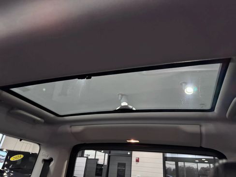 Used 2016 Land Rover LR4 HSE Silver Edition image 42