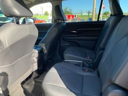 Used 2025 Toyota Grand Highlander AWD Hybrid image 14