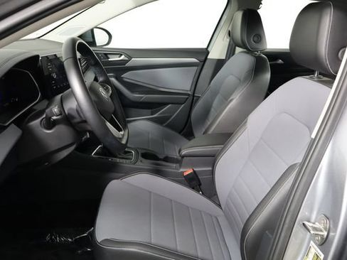 Used 2025 Volkswagen Jetta SE FWD image 14