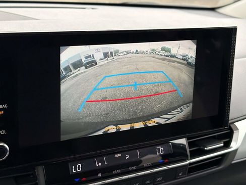 Used 2025 Toyota Sienna XLE image 18