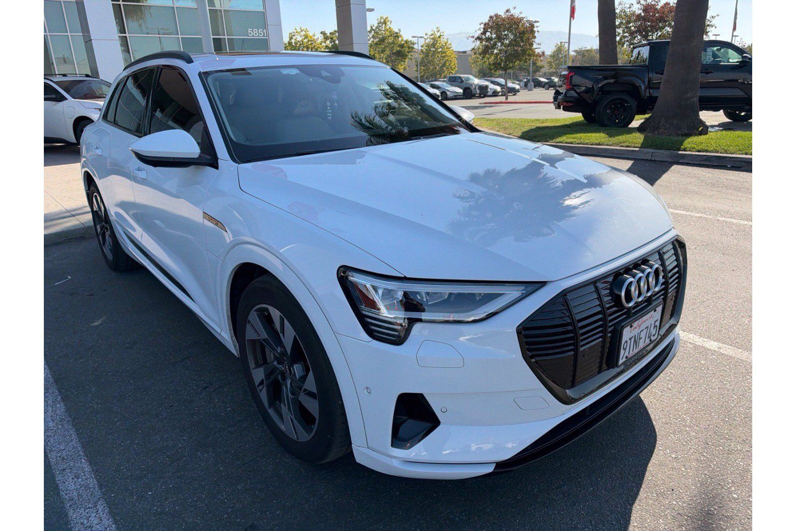 Used 2021 Audi e-tron Premium w/ Convenience Plus Package AWD/4WD image 3