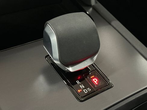 Used 2025 Land Rover Discovery Sport S image 24