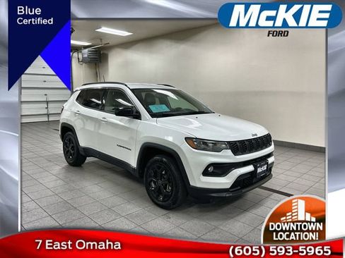 Used 2025 Jeep Compass Latitude AWD/4WD image 1