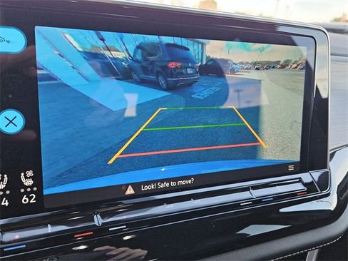 Certified 2025 Volkswagen Atlas Cross Sport SE image 21