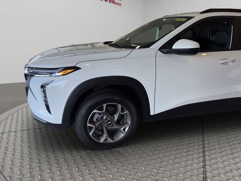 New 2025 Chevrolet Trax LT w/ Driver Confidence Package image 34