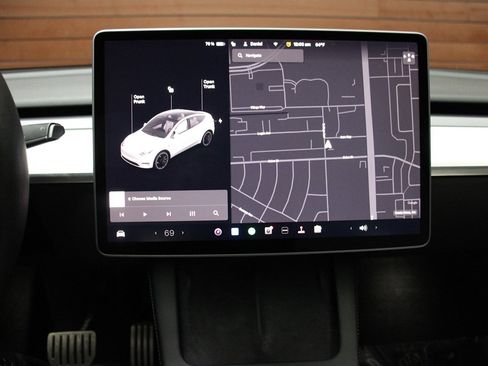 Used 2022 Tesla Model Y Performance image 32