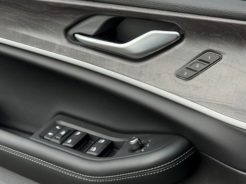 New 2025 Jeep Grand Cherokee L Limited w/ Luxury Tech Group II image 36